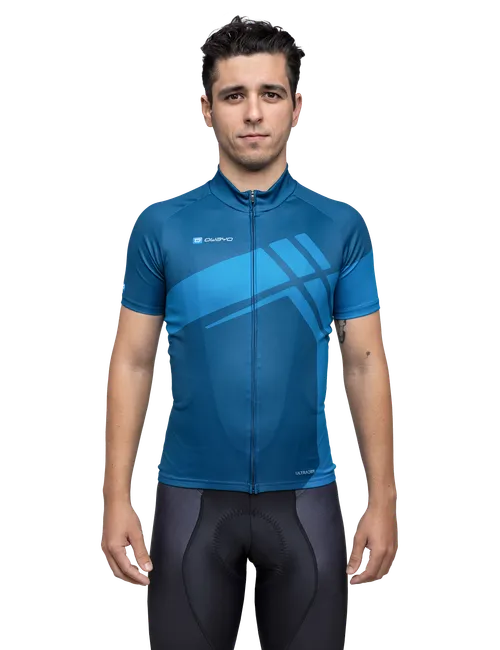  Le modèle mesure 173 cm et porte une taille  5