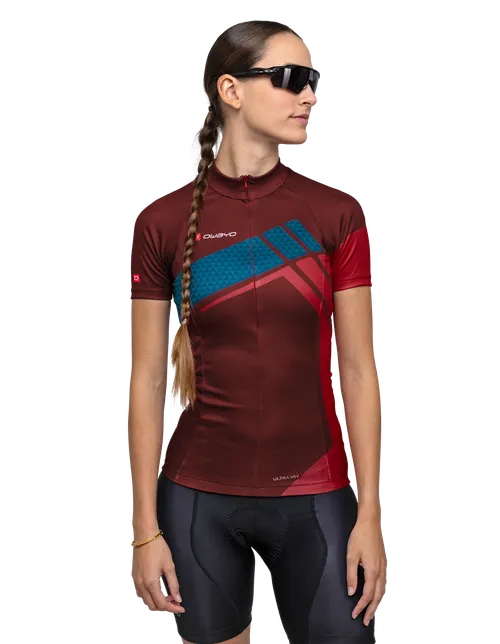  Le modèle mesure 175 cm  cm et porte une taille  S3