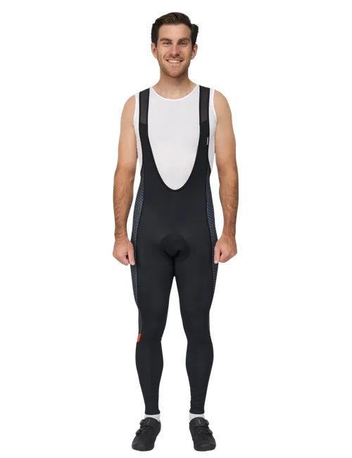  Le modèle mesure 178 cm et porte une taille  4