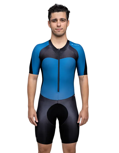  Le modèle mesure 173 cm  cm et porte une taille  6