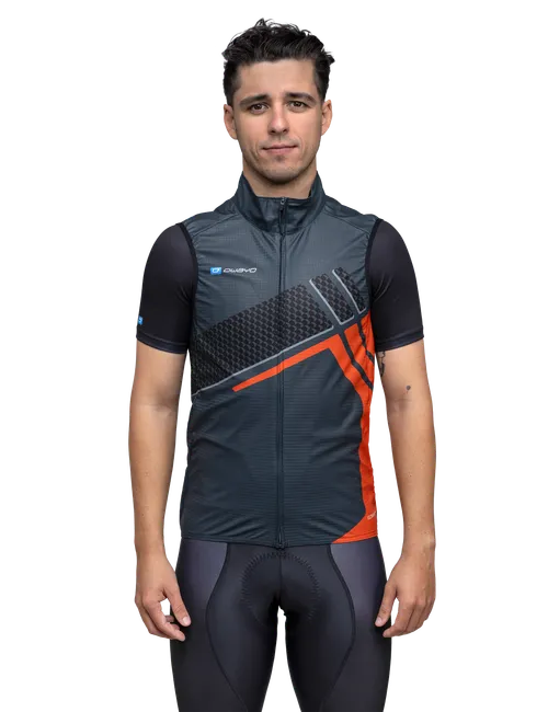  Le modèle mesure 173 cm et porte une taille  5