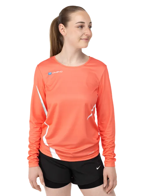  Le modèle mesure 171 cm et porte une taille  S4