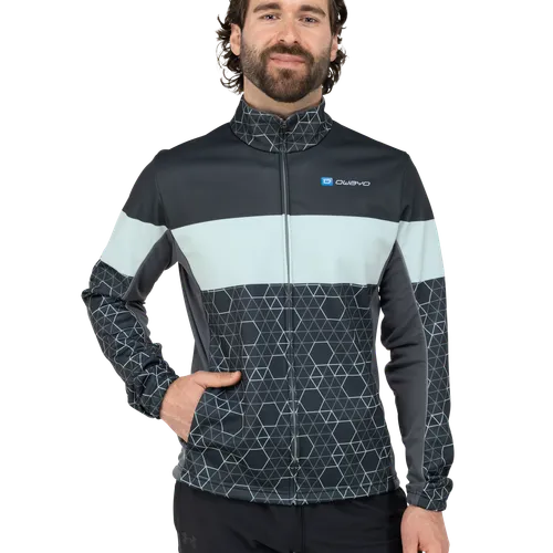  Le modèle mesure 182 cm et porte une taille  7