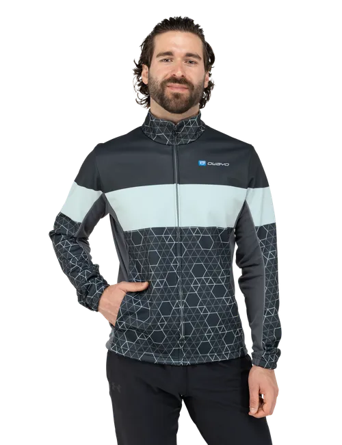  Le modèle mesure 182 cm et porte une taille  7