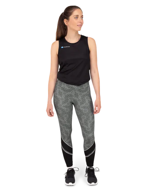  Le modèle mesure 165 cm et porte une taille  S2